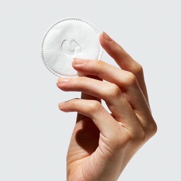 GLOSSIER ISO ITEM!!!! - Picture 2 of 3